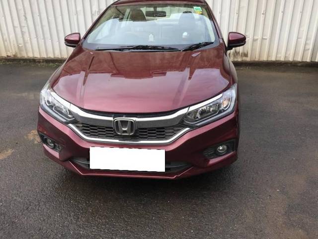 https://images10.gaadi.com/usedcar_image/4388851/original/processed_b3ba2c39-1fbd-40b4-8afb-5ea022bb6518.jpg?imwidth=6400