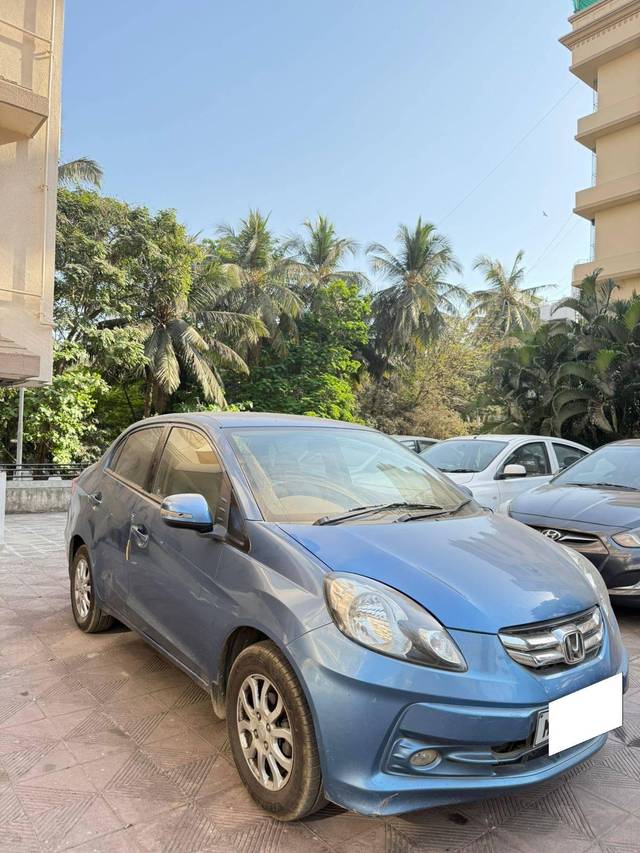 https://images10.gaadi.com/usedcar_image/4388930/original/processed_22d92ee37296233b1268a5d909b3ec9b.jpg?imwidth=6400