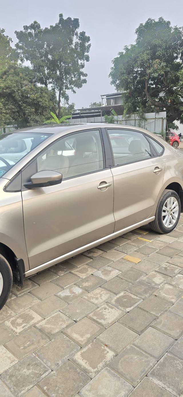 https://images10.gaadi.com/usedcar_image/4388958/original/processed_407faed0780ede412ad228ae919322c3.jpg?imwidth=6401