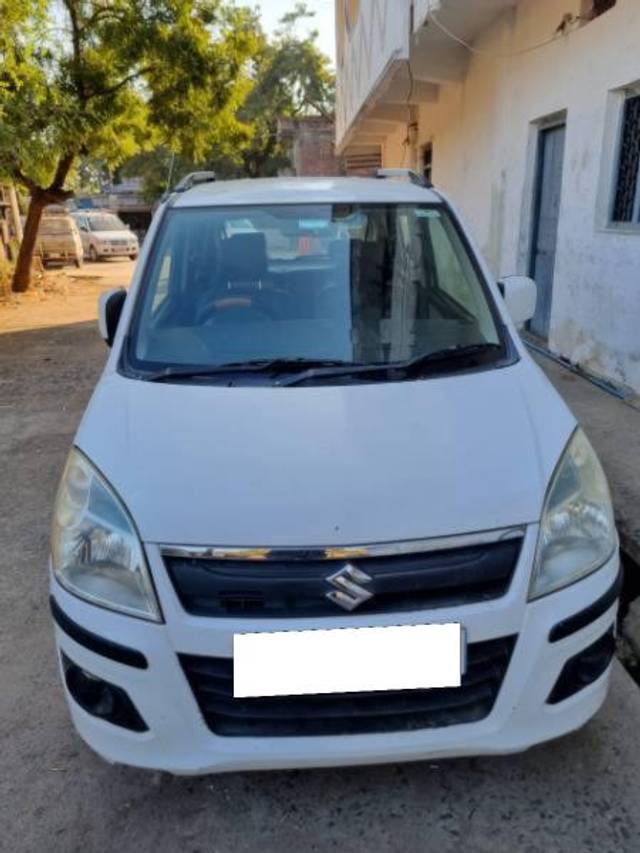 https://images10.gaadi.com/usedcar_image/4388985/original/processed_31793b2d-9a77-47f5-bb22-b253bff4b35f.jpg?imwidth=6400