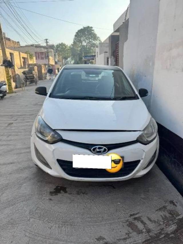 https://images10.gaadi.com/usedcar_image/4389055/original/processed_862e0d5d-7f4d-4afd-bae0-4ff377beb9d6.jpeg?imwidth=6400