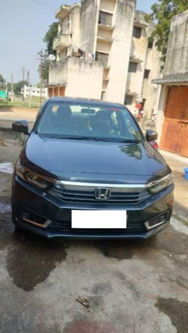 https://images10.gaadi.com/usedcar_image/4389075/original/processed_870a57cf-085e-4c81-bd87-c227df347899.jpg?imwidth=6402