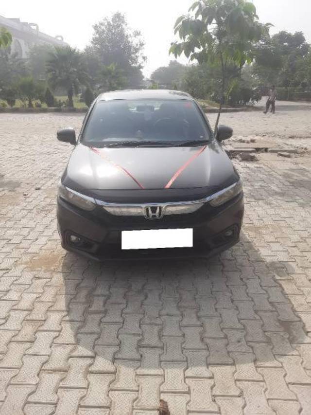 https://images10.gaadi.com/usedcar_image/4389079/original/processed_8e120b73-51d1-4416-a857-7163756d7f4a.jpg?imwidth=6402