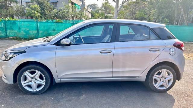 https://images10.gaadi.com/usedcar_image/4389106/original/372da9873c6b954f57cb2146e4e13895.jpeg?imwidth=6400