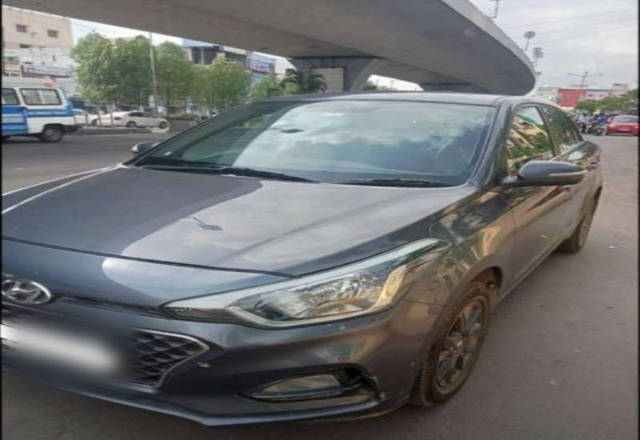 https://images10.gaadi.com/usedcar_image/4389114/original/3193a3b14d1a53522e27cfb0058bfb7e.jpg?imwidth=6401