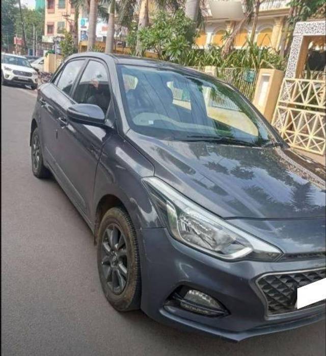 https://images10.gaadi.com/usedcar_image/4389114/original/d896da8a0ca2169263353c075ce5298e.jpg?imwidth=6400