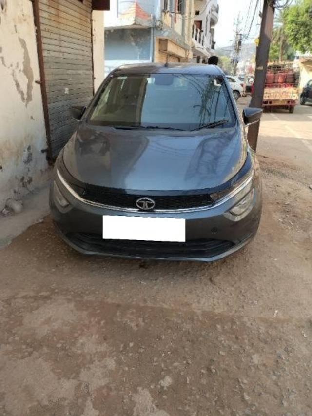 https://images10.gaadi.com/usedcar_image/4389162/original/processed_76fe2265-8ddb-46e4-b315-927afcaef6f9.jpg?imwidth=6400