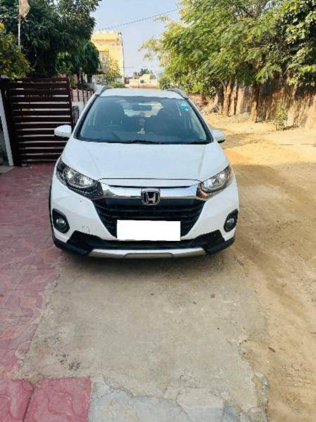 https://images10.gaadi.com/usedcar_image/4389178/original/a8cb59da6c2fb9845b31c9cf502929aa.jpeg?imwidth=6400