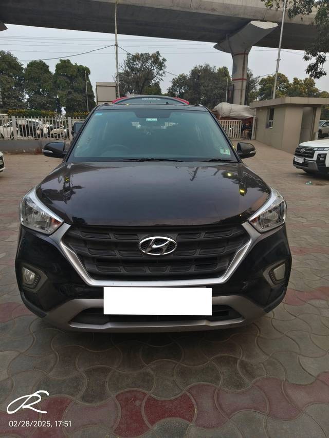 https://images10.gaadi.com/usedcar_image/4389205/original/processed_554ec21b297379a090bf829bccd57941.jpg?imwidth=6400