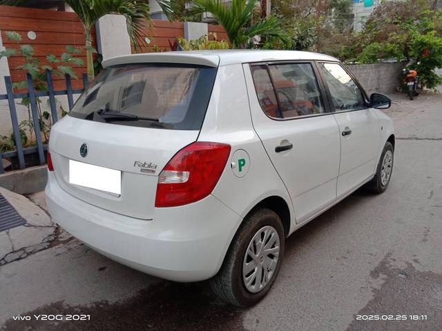 https://images10.gaadi.com/usedcar_image/4389292/original/processed_9e2200a5445832de86e915214b6d57e9.jpg?imwidth=6401