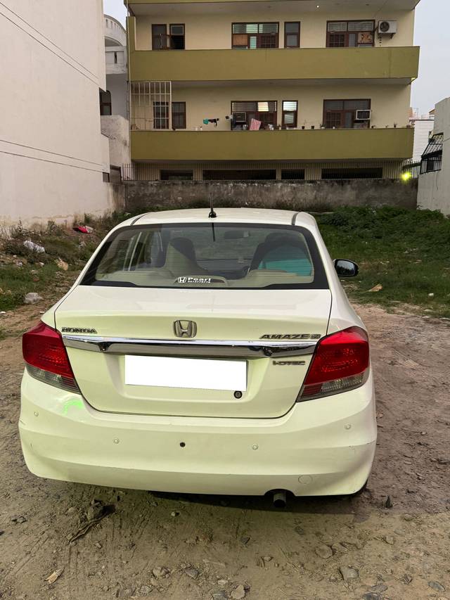 https://images10.gaadi.com/usedcar_image/4389321/original/5375e643a899e0cb6558c120c734a41a.jpg?imwidth=6401