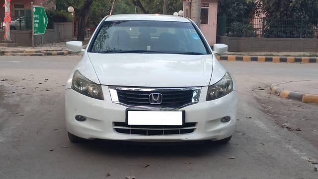 https://images10.gaadi.com/usedcar_image/4389361/original/processed_63f96ef8867f124e98a53662b8544501.jpg?imwidth=6402