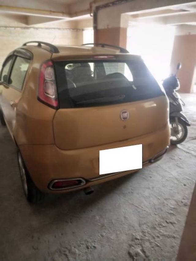 https://images10.gaadi.com/usedcar_image/4389392/original/processed_e23d930e-60a7-4256-96c9-ac293aef5907.jpeg?imwidth=6401