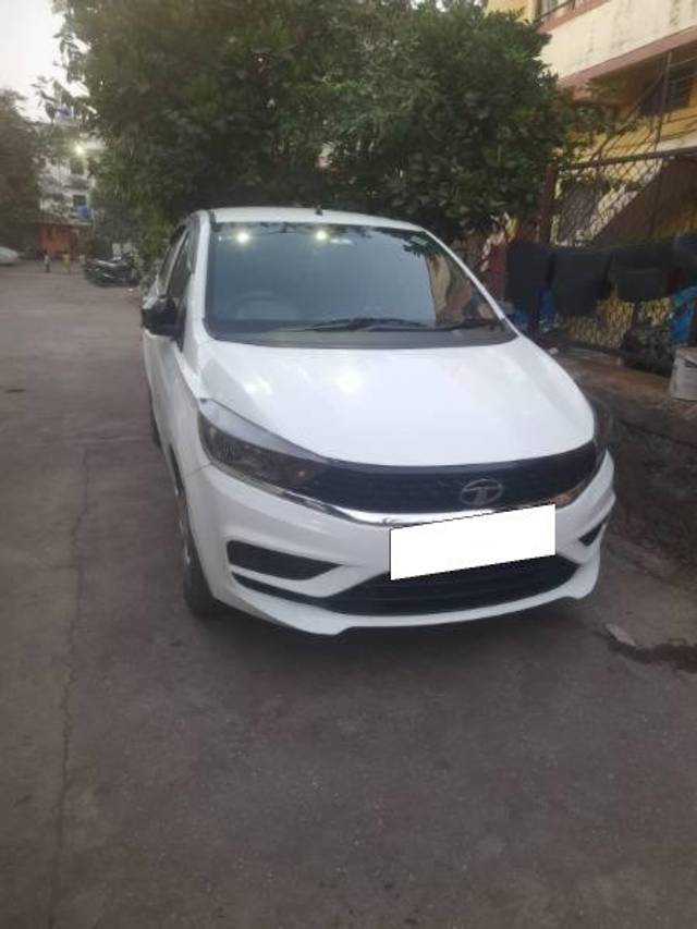 https://images10.gaadi.com/usedcar_image/4389454/original/processed_2052f1b7-e2b2-4168-a208-696e84da00d5.jpg?imwidth=6402