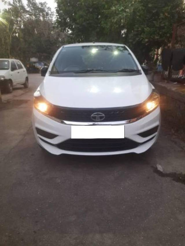 https://images10.gaadi.com/usedcar_image/4389454/original/processed_71af58c4-f565-4e09-b27a-b08c0bda4c92.jpg?imwidth=6400