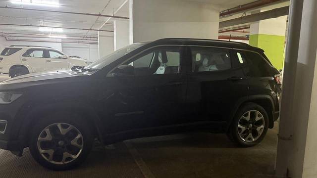 https://images10.gaadi.com/usedcar_image/4389484/original/b0a2f2b461897f47eeb2c7ad9138b1a9.jpg?imwidth=6402