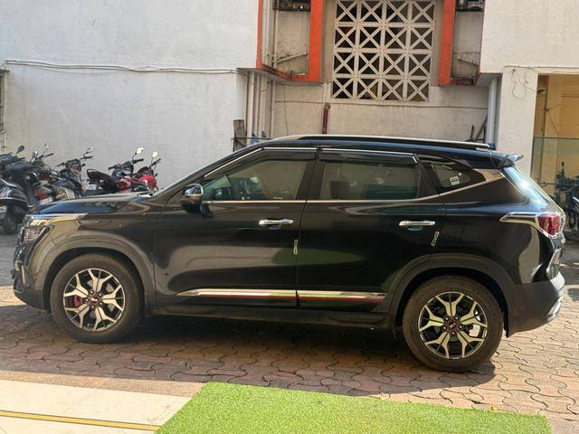 https://images10.gaadi.com/usedcar_image/4389506/original/3bee941a8100036b1db9aa642b84db48.jpg?imwidth=6402