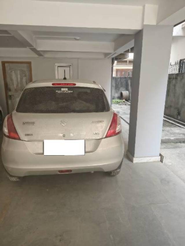 https://images10.gaadi.com/usedcar_image/4389531/original/processed_18240b56-7ba2-401f-8f61-810095c1f3e0.jpg?imwidth=6401