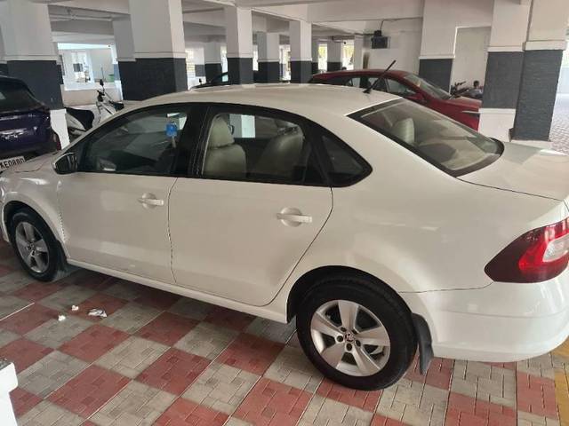 https://images10.gaadi.com/usedcar_image/4389543/original/processed_ba6c62d7-8b7a-4e15-b386-1baccd9a1fee.jpg?imwidth=6402