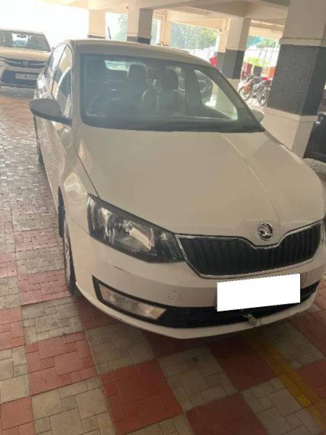 https://images10.gaadi.com/usedcar_image/4389543/original/processed_c9c2c0bc-a692-4b88-bf2b-427f1f743581.jpg?imwidth=6400