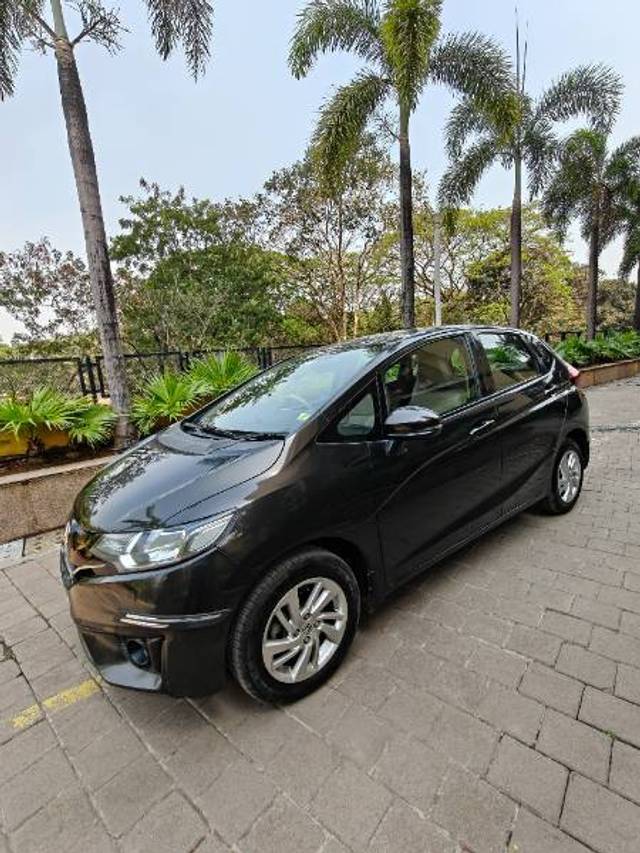 https://images10.gaadi.com/usedcar_image/4389573/original/668bfdbd7510559a5c619dc5eed7d570.jpg?imwidth=6402