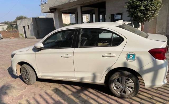 https://images10.gaadi.com/usedcar_image/4389574/original/a6a5707dc6389cca7617abd32e3031ea.jpeg?imwidth=6402