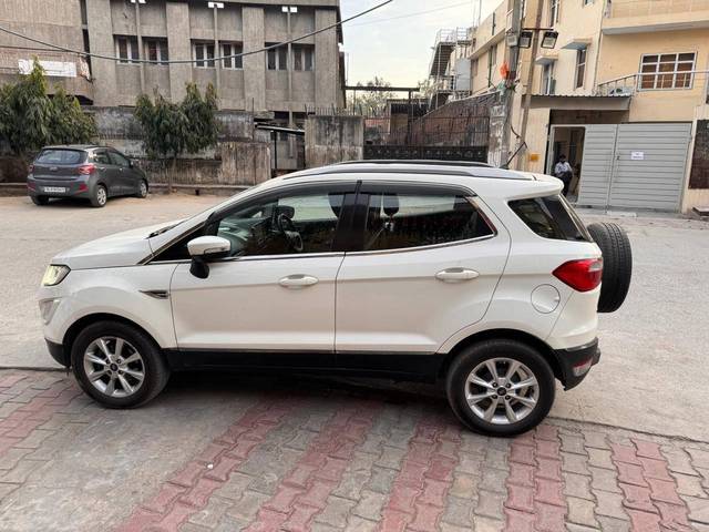 https://images10.gaadi.com/usedcar_image/4389581/original/processed_f3997c7533d854eeb8abb0b085643267.jpg?imwidth=6402