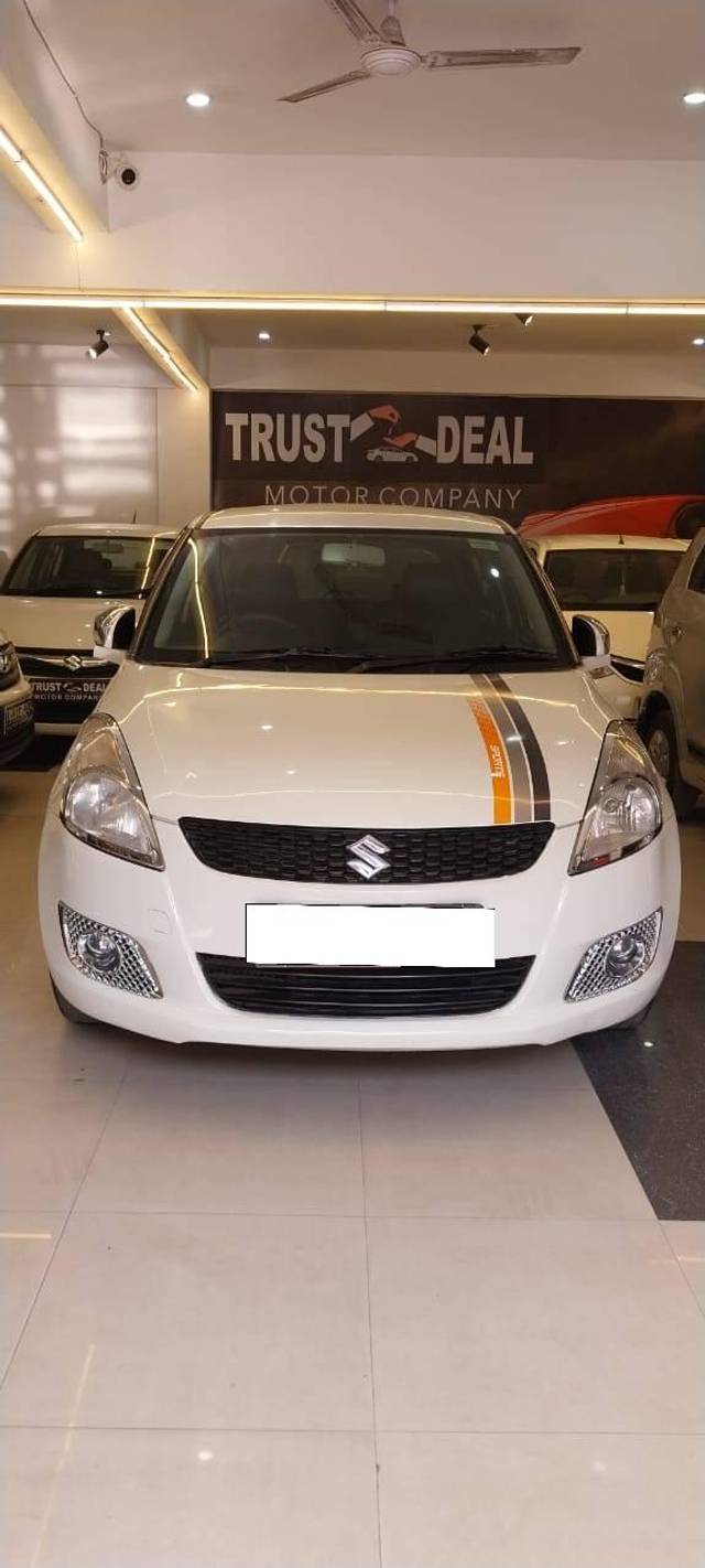 https://images10.gaadi.com/usedcar_image/4389596/original/processed_1dd35b5acec2990c7331ee10ef3c615b.jpg?imwidth=6402