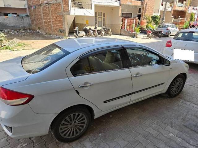 https://images10.gaadi.com/usedcar_image/4389630/original/processed_711621ba-bddb-4f4b-ad09-4c0488a245c3.jpg?imwidth=6402