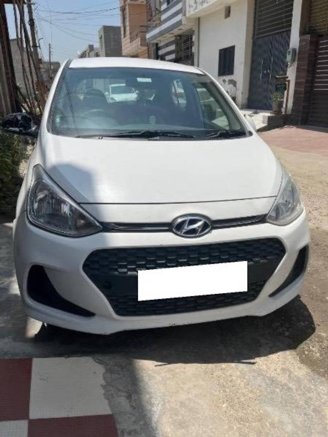 https://images10.gaadi.com/usedcar_image/4389719/original/processed_b8ba7e5a-348c-4ea5-a0be-251f1e717732.jpeg?imwidth=6400