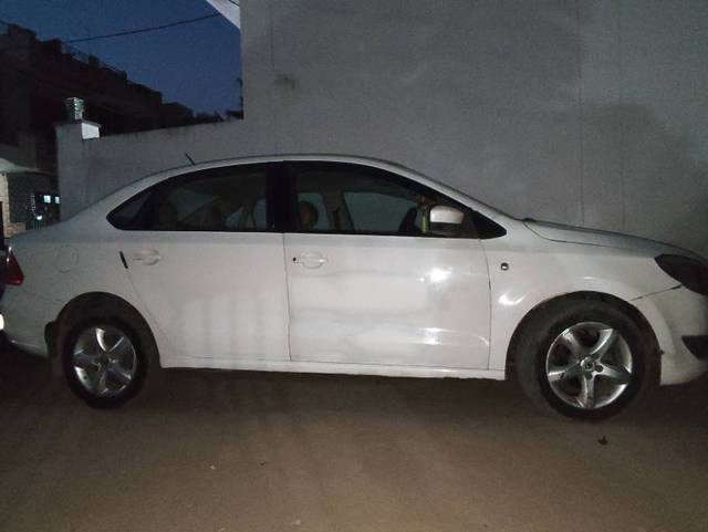 https://images10.gaadi.com/usedcar_image/4389730/original/b1ad6f761174efce418173285adc93f9.jpg?imwidth=6400