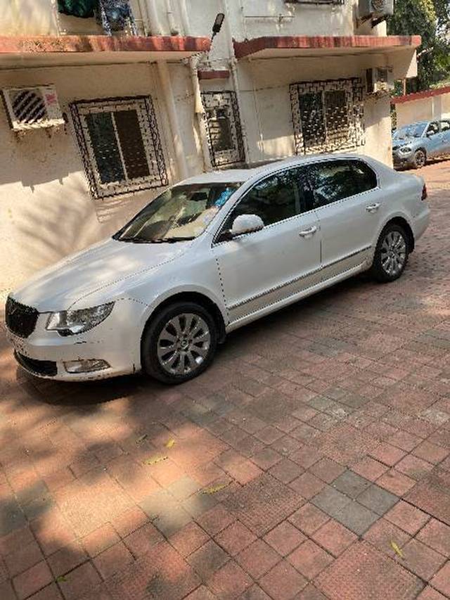 https://images10.gaadi.com/usedcar_image/4389734/original/239de10ec6842805401ae5cb25787bbb.jpg?imwidth=6402