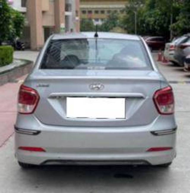 https://images10.gaadi.com/usedcar_image/4389759/original/fb033e77080ac95fa333089ad8414b1b.jpg?imwidth=6401