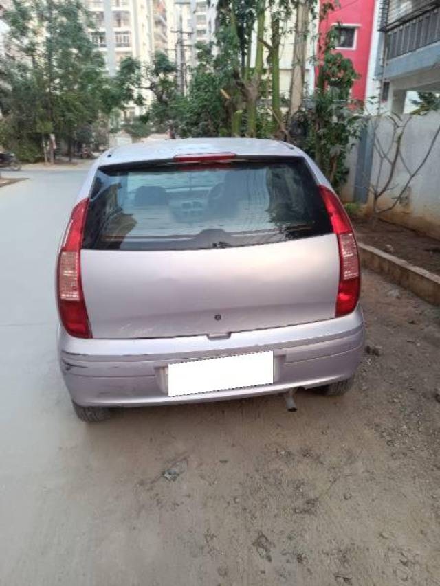 https://images10.gaadi.com/usedcar_image/4389932/original/processed_1332cd42-845f-4028-96e2-3977a5f9c0ce.jpg?imwidth=6401