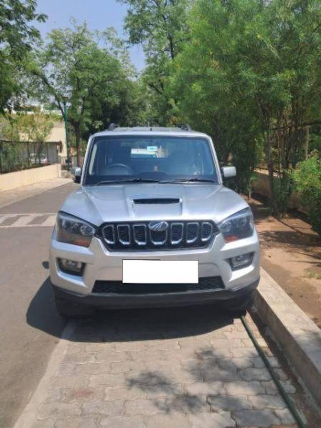 https://images10.gaadi.com/usedcar_image/4390050/original/d3497ea7dc354a49826ac5b0dd0328d0.jpg?imwidth=6400