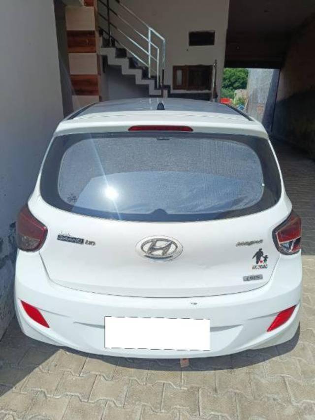 https://images10.gaadi.com/usedcar_image/4390201/original/processed_16edb018-82a3-4718-9272-09681a6cf516.jpg?imwidth=6402