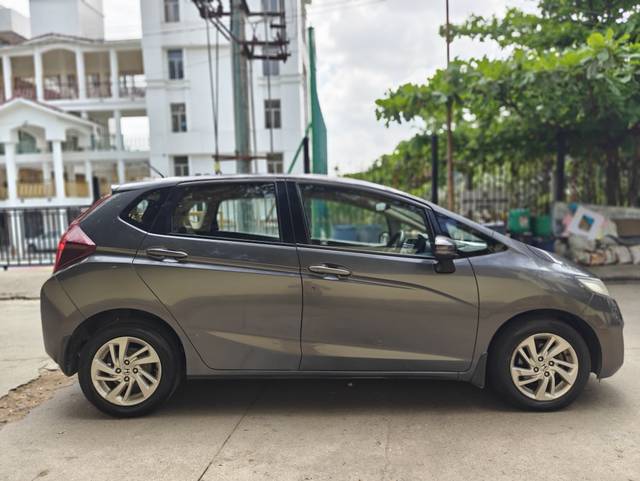 https://images10.gaadi.com/usedcar_image/4390206/original/503029be2148939f5d21b8940c0f1988.jpg?imwidth=6401