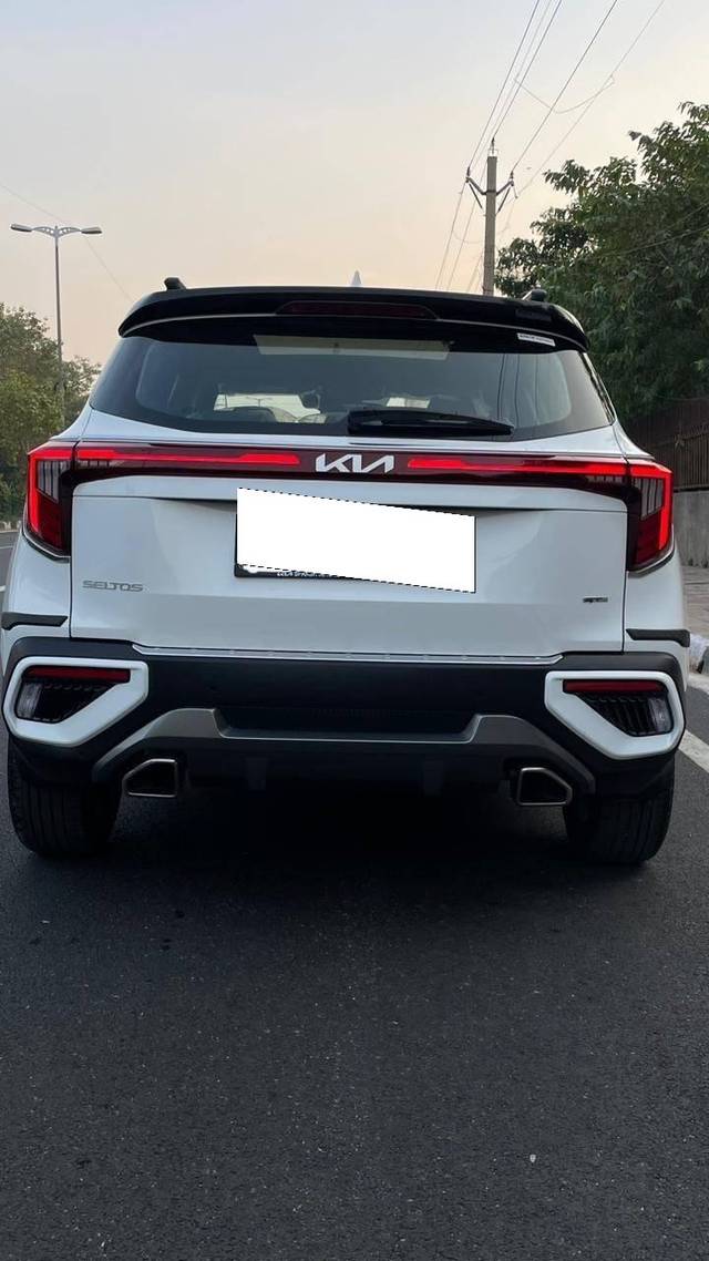 https://images10.gaadi.com/usedcar_image/4390325/original/processed_071635adb41b7eb67f9512d232f90f17.jpeg?imwidth=6401