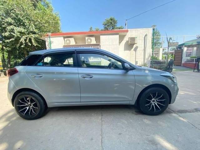 https://images10.gaadi.com/usedcar_image/4390344/original/processed_1117575a-6fd3-40d9-8d2c-421acc5f1c35.jpg?imwidth=6401