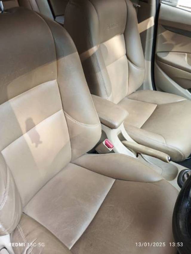 https://images10.gaadi.com/usedcar_image/4390512/original/524a57fdc978768ce7e4a0005c05d596.jpeg?imwidth=6402