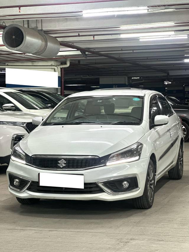 https://images10.gaadi.com/usedcar_image/4390588/original/processed_fc312653e76988b8c13baae5b0eabcfa.jpg?imwidth=6402