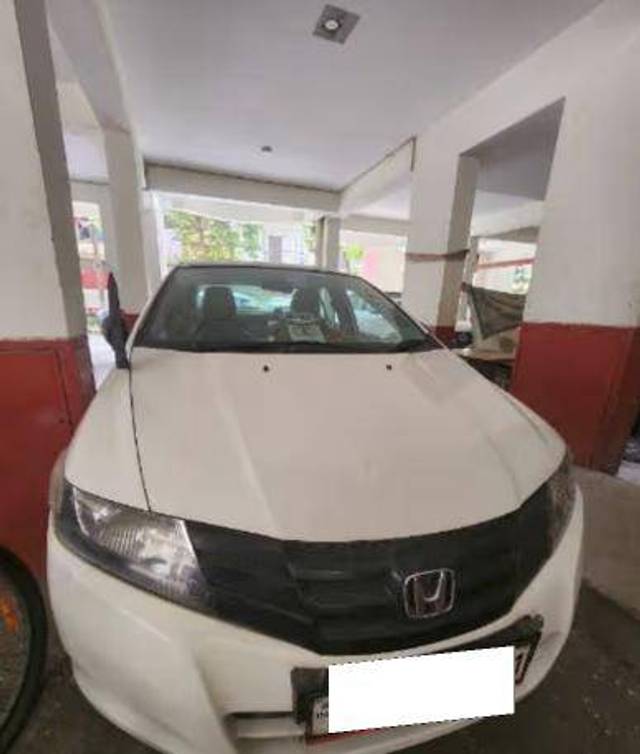 https://images10.gaadi.com/usedcar_image/4390601/original/390e366323282d9d5e55a39fe10f0365.jpg?imwidth=6401