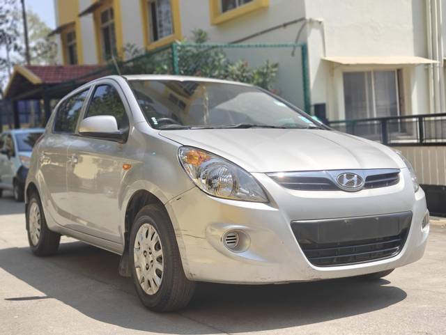 https://images10.gaadi.com/usedcar_image/4390647/original/processed_86693cf5b403bc09f96356819f99e726.jpg?imwidth=6400