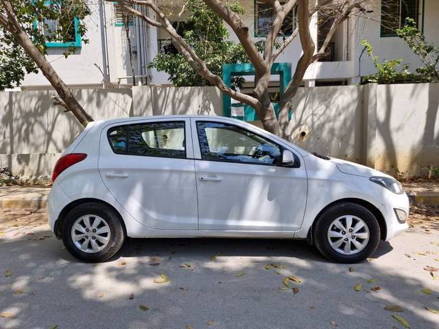 https://images10.gaadi.com/usedcar_image/4390681/original/cef6444129faf44e1b98e8bbeeff7e3f.jpeg?imwidth=6401