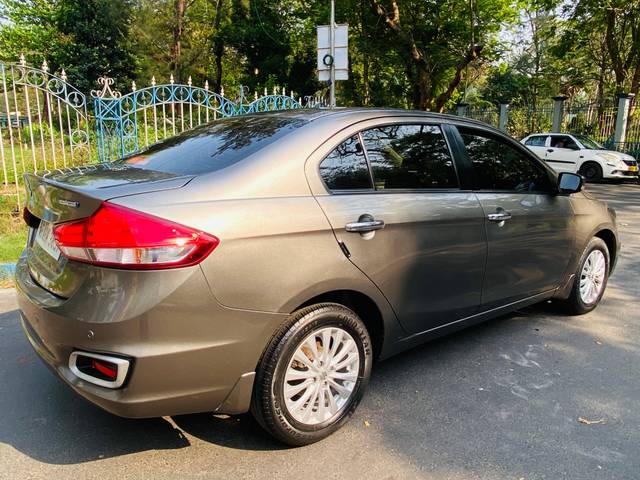 https://images10.gaadi.com/usedcar_image/4390696/original/processed_b949df979dc2ceaf6e7408c2d75201b4.jpg?imwidth=6401