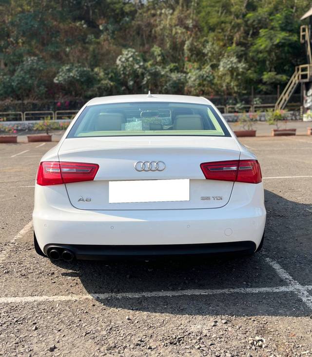 https://images10.gaadi.com/usedcar_image/4390758/original/processed_a6f53b34eb40b024141f823b48ba3566.jpg?imwidth=6402