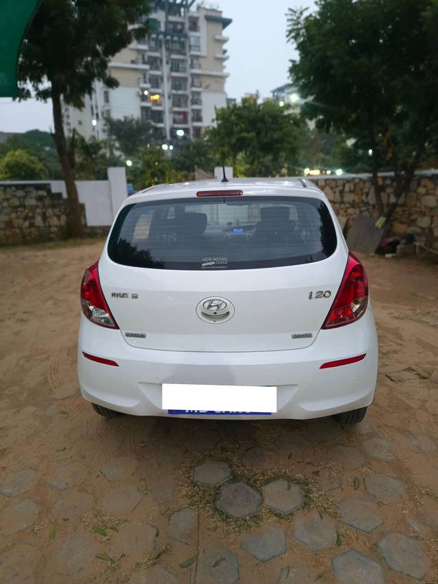 https://images10.gaadi.com/usedcar_image/4390994/original/processed_3e525840f2b518bc2c76b19a6d71f875.jpg?imwidth=6402