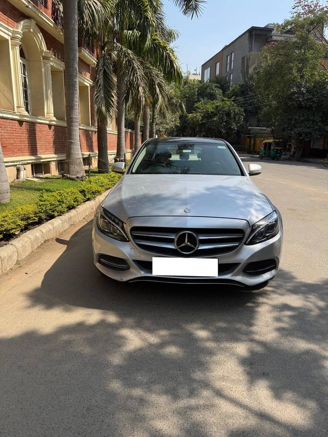 https://images10.gaadi.com/usedcar_image/4391095/original/processed_3ef96f668f998bbfda5e78bee8c22947.jpg?imwidth=6402