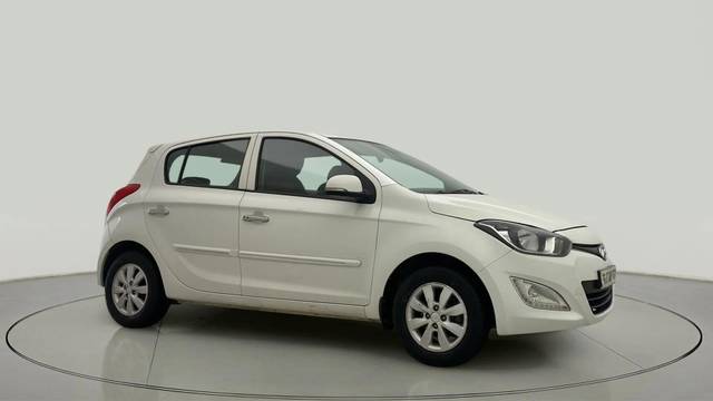 https://images10.gaadi.com/usedcar_image/4391147/original/dffecce0173e0e28d7812b73ab4c9a0a.jpg?imwidth=6400