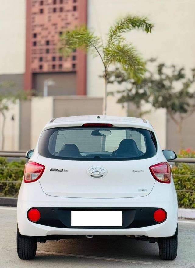 https://images10.gaadi.com/usedcar_image/4391149/original/processed_e801e1e04d459c65405f2c3f13ced226.jpg?imwidth=6402